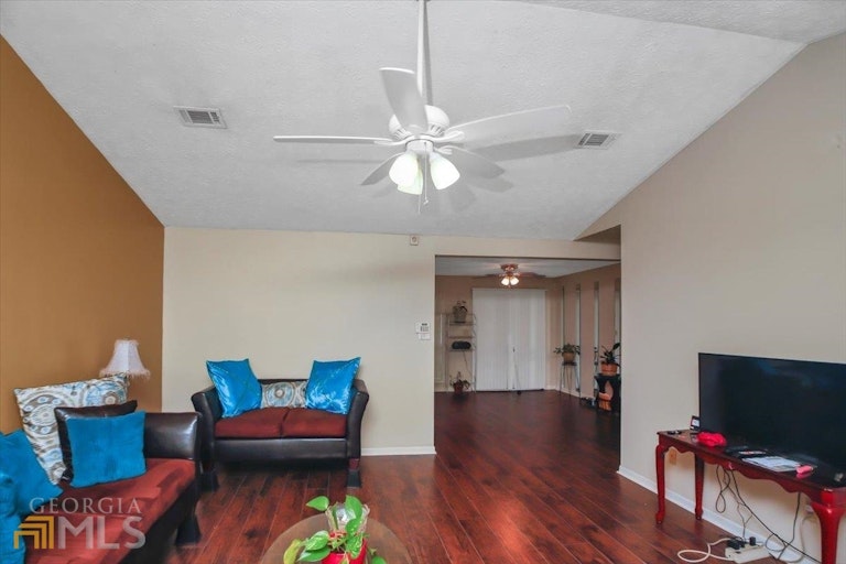 Photo 8 of 22 - 11525 Matthews Trl, Hampton, GA 30228