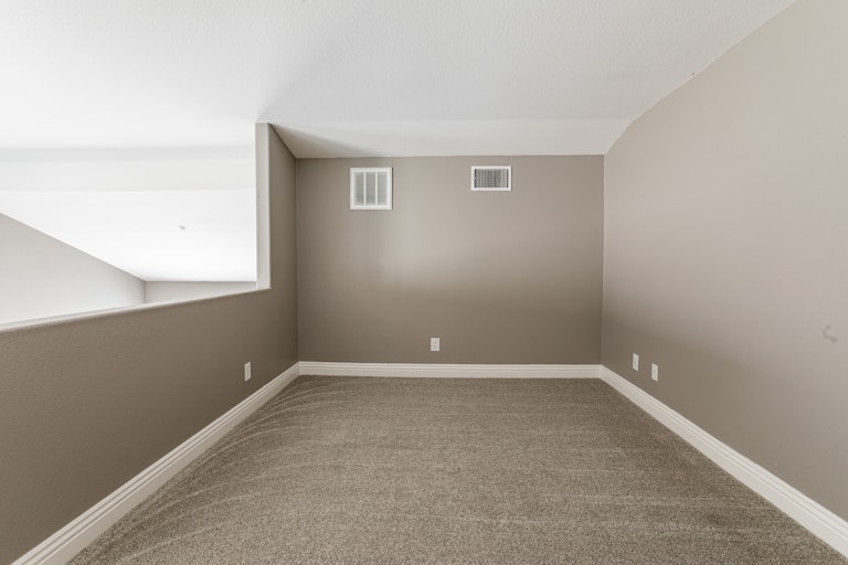 Photo 14 of 26 - 7406 Muir Ct, Highland, CA 92346