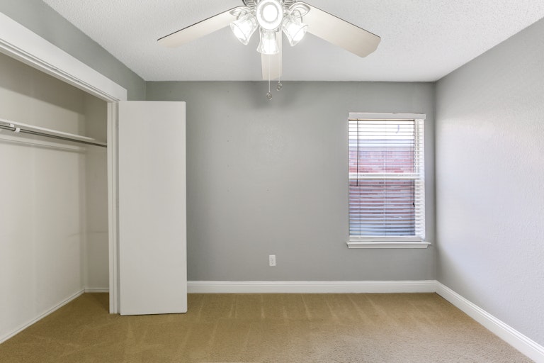 Photo 19 of 25 - 3252 Silent Creek Trl, Hurst, TX 76053