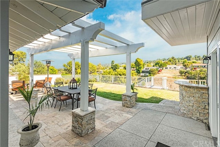 Photo 28 of 43 - 40 Ranchview Rd, Rolling Hills Estates, CA 90274