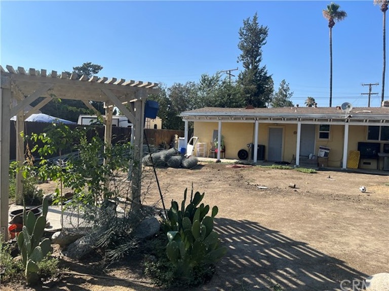 Photo 12 of 16 - 1929 E Oakland Ave, Hemet, CA 92544