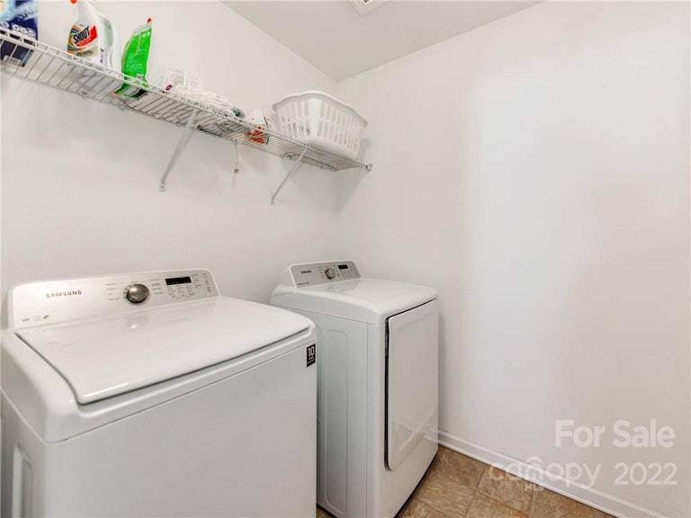 Photo 30 of 39 - 8112 Dumphries Dr, Huntersville, NC 28078