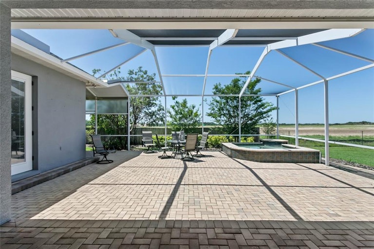 Photo 27 of 38 - 145 Hidden Oaks Ln, Winter Haven, FL 33884