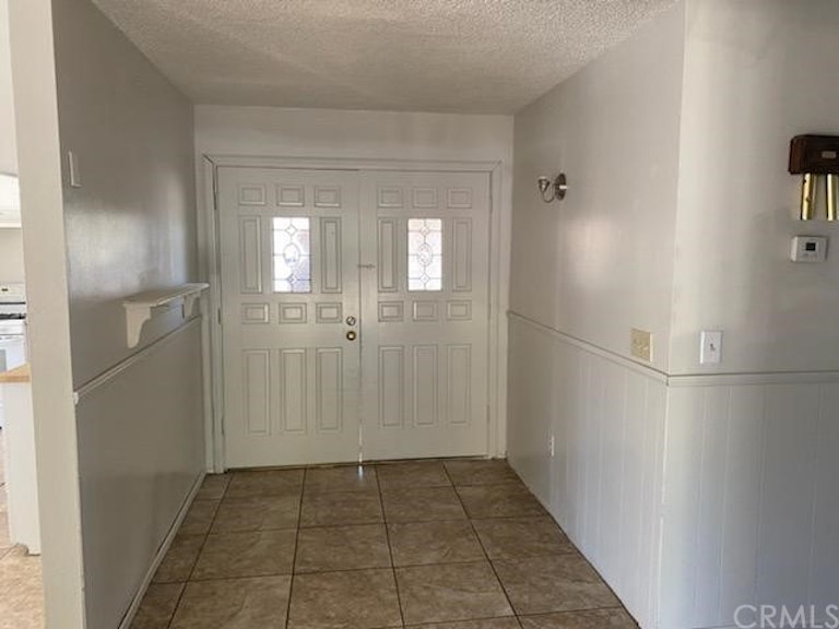 Photo 2 of 13 - 41592 Whittier Ave, Hemet, CA 92544