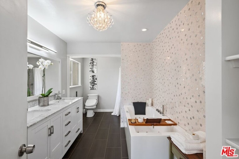 Photo 28 of 37 - 22334 Liberty Bell Rd, Calabasas, CA 91302
