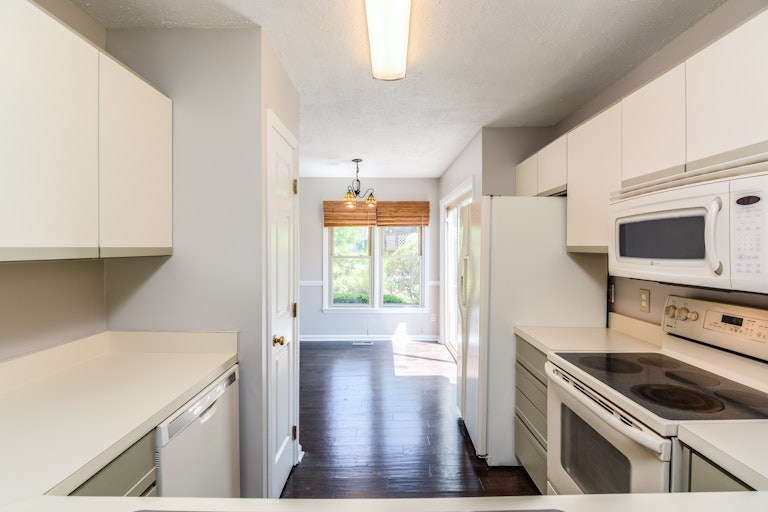 Photo 6 of 13 - 9 Hearthwood Cir, Durham, NC 27713