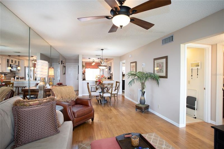 Photo 14 of 32 - 6295 Bahia Del Mar Cir #213, Saint Petersburg, FL 33715