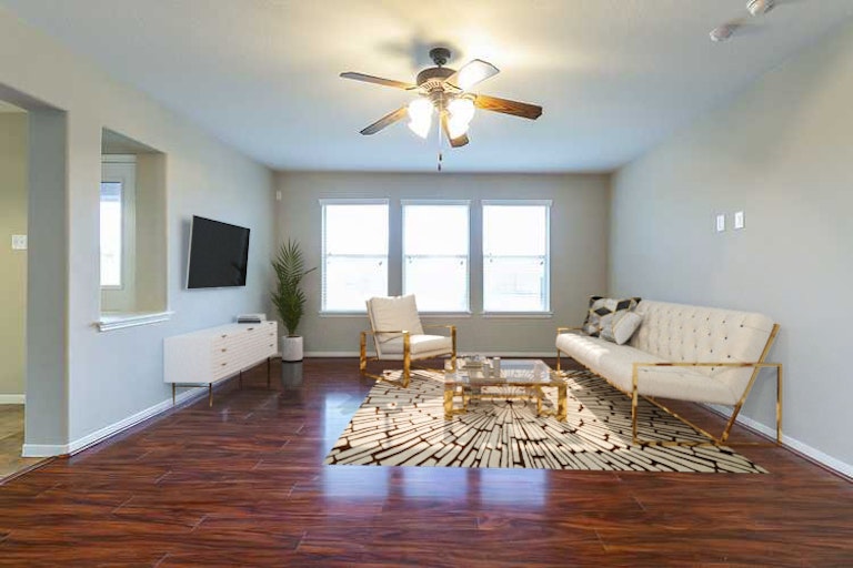 Photo 2 of 29 - 5405 Lilac Grove Ln, Rosharon, TX 77583