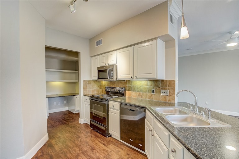 Photo 6 of 26 - 7701 Rialto Blvd #1225, Austin, TX 78735