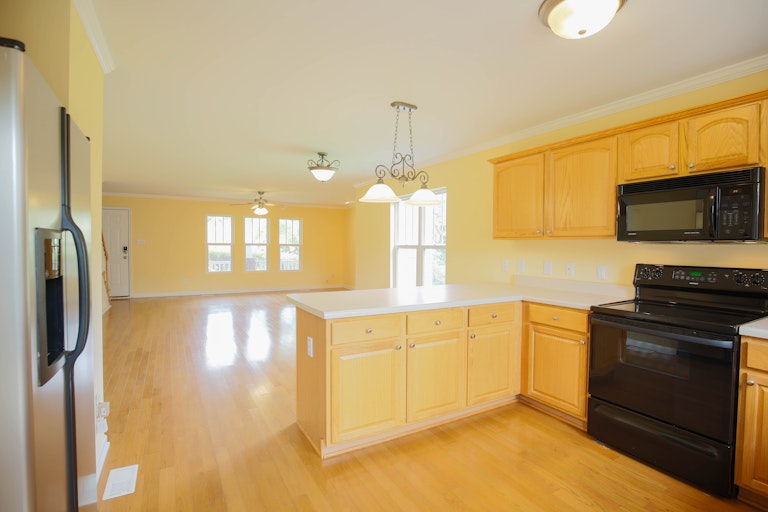 Photo 10 of 23 - 2269 Southfort Dr, Garner, NC 27529