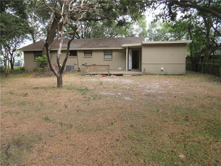 Photo 2 of 9 - 8408 N Orange Pl, Tampa, FL 33617