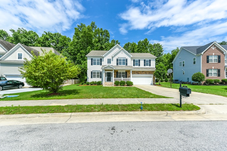 Photo 1 of 29 - 1119 Virginia Water Dr, Rolesville, NC 27571