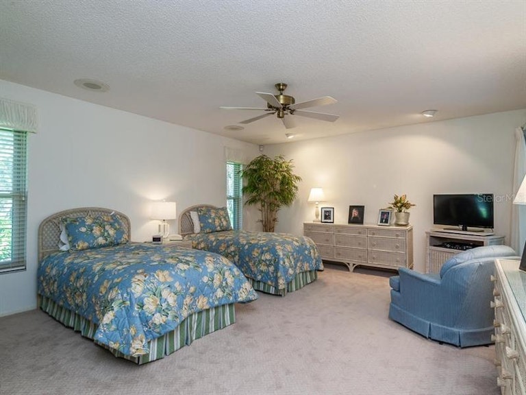 Photo 16 of 25 - 6079 Ravenwood Dr, Sarasota, FL 34243