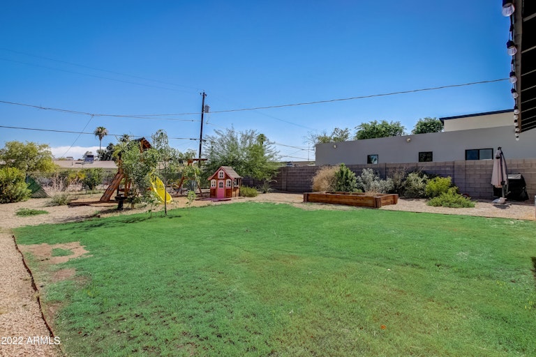 Photo 23 of 26 - 1917 E Mitchell Dr, Phoenix, AZ 85016