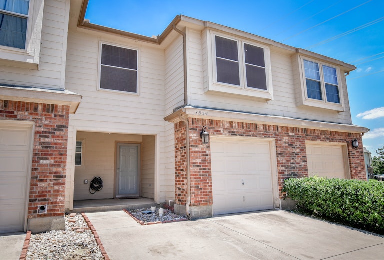 Photo 1 of 36 - 3954 Fernando Dr, Euless, TX 76040