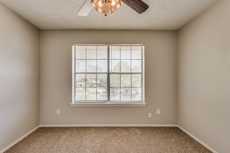 Photo 23 of 28 - 3917 Lois Cir, Rowlett, TX 75088