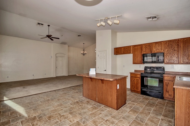Photo 7 of 23 - 1609 S 123rd Dr, Avondale, AZ 85323