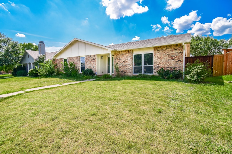Photo 7 of 37 - 6808 Fryer St, The Colony, TX 75056