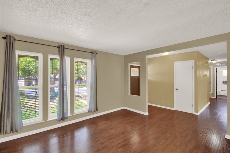 Photo 15 of 36 - 1107 Rebbeca Dr, Austin, TX 78758