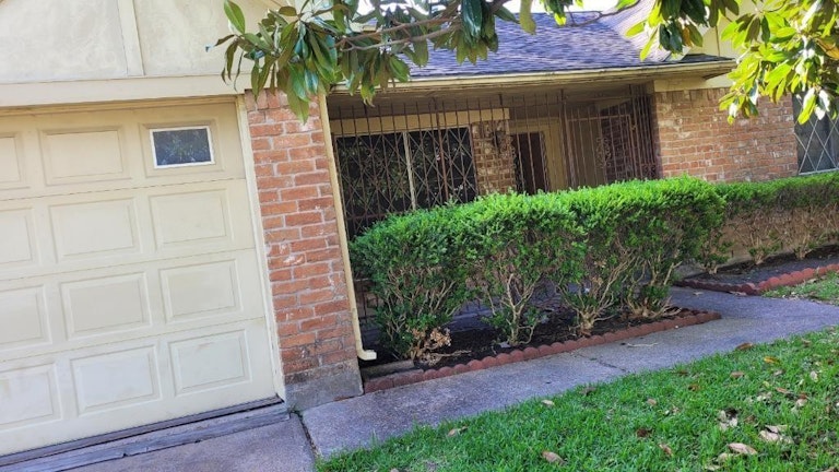 Photo 3 of 4 - 726 Rue Fontaine Ln, Houston, TX 77015