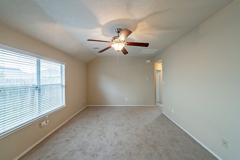 Photo 3 of 24 - 13527 High Banks Ln, Houston, TX 77034