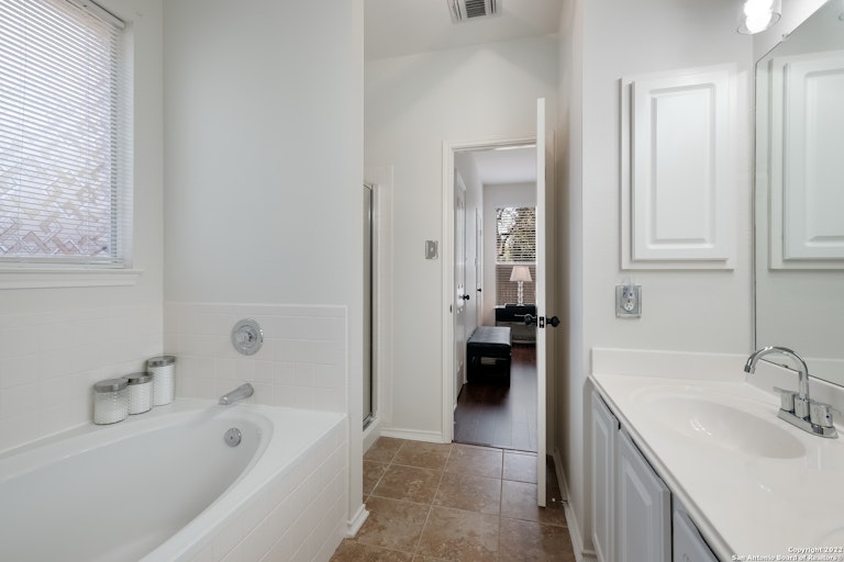 Photo 17 of 28 - 22622 Madison Park, San Antonio, TX 78260