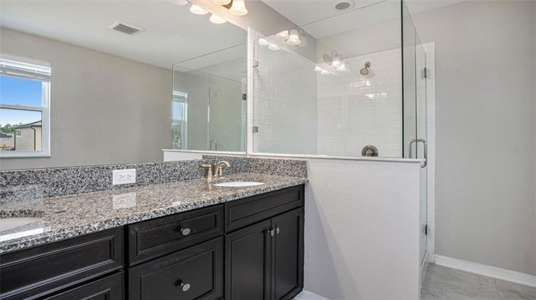 Photo 13 of 17 - 19365 Blossom Vine Ln, Lutz, FL 33558