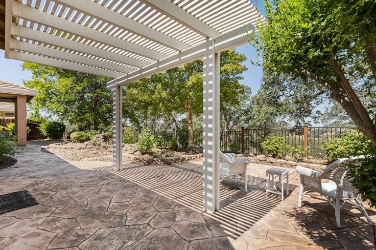 Photo 9 of 47 - 3970 Coldwater Dr, Rocklin, CA 95765