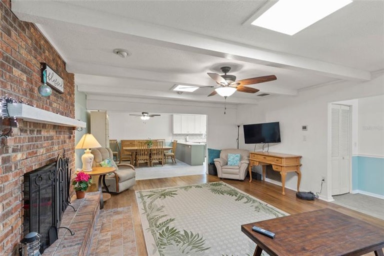 Photo 3 of 56 - 721 W Nelson St, Tavares, FL 32778