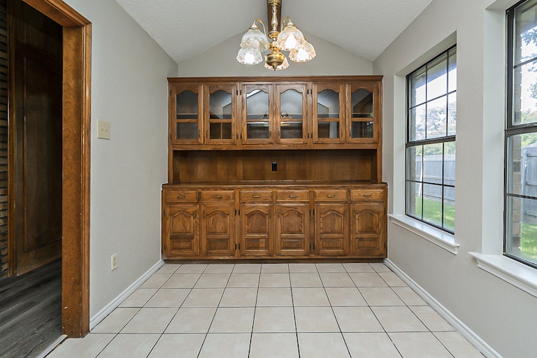 Photo 9 of 22 - 1806 Seabrook Dr, Duncanville, TX 75137