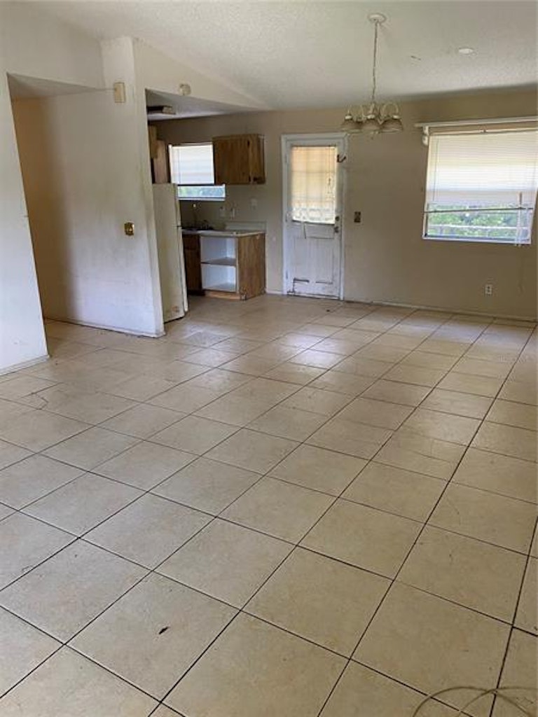 Photo 3 of 9 - 9610 N 21st St, Tampa, FL 33612