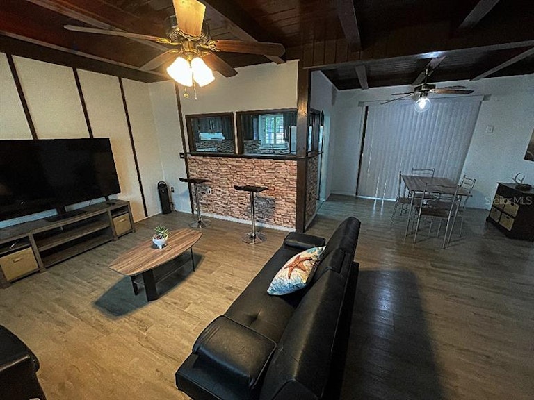 Photo 4 of 25 - 1360 Oxford Dr, Englewood, FL 34223