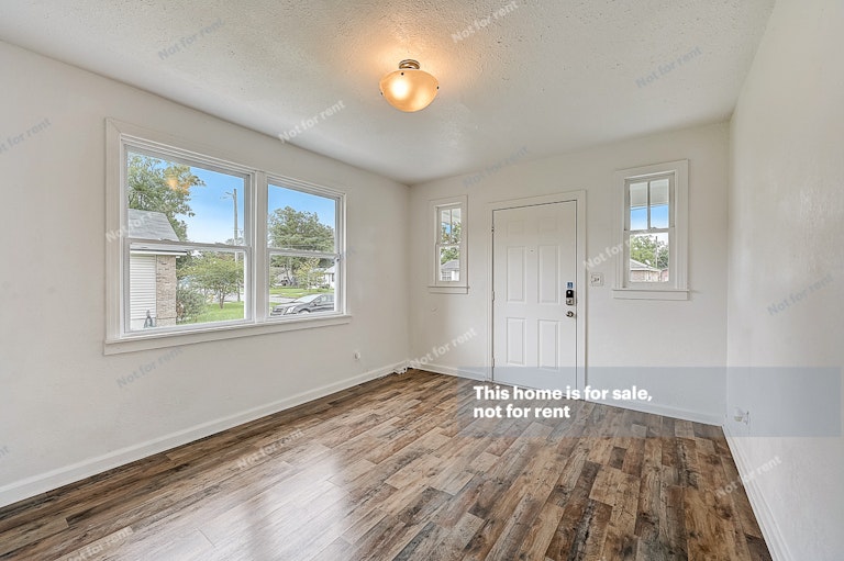 Photo 5 of 27 - 1718 McMillan St, Jacksonville, FL 32209
