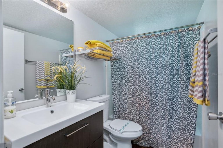 Photo 16 of 30 - 5003 Laguna Bay Cir #15, Kissimmee, FL 34746
