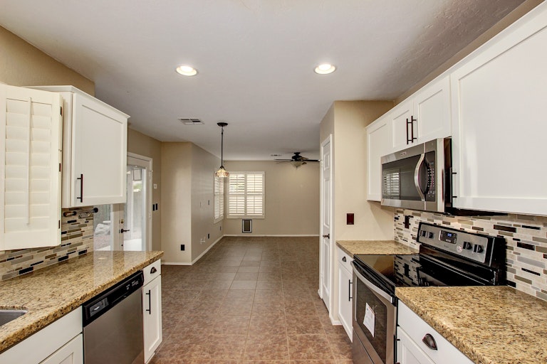 Photo 3 of 25 - 3543 E Tonto Ln, Phoenix, AZ 85050