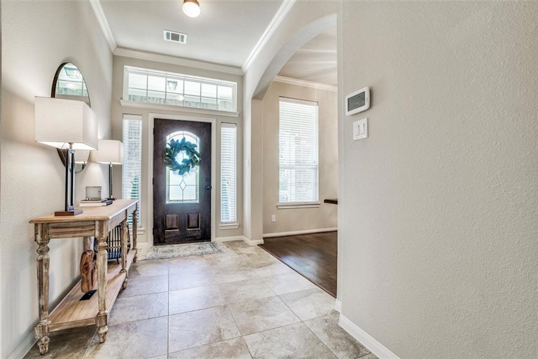 Photo 4 of 34 - 9315 Mystic Falls Ln, Humble, TX 77396