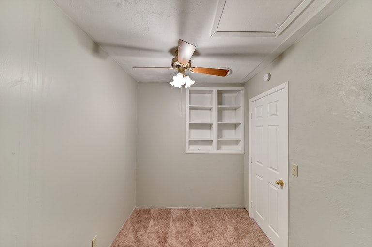 Photo 11 of 24 - 1124 Park Center Ct, Saginaw, TX 76179