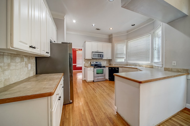 Photo 4 of 32 - 1410 Aramore Dr SE, Conyers, GA 30013