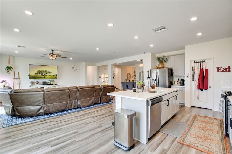 Photo 24 of 44 - 1099 Poinsettia Cir, Calimesa, CA 92320