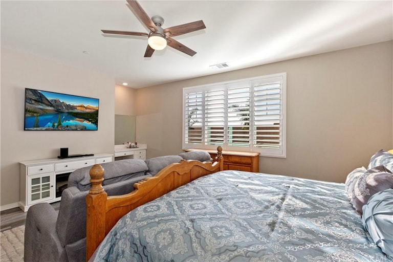 Photo 27 of 50 - 5120 Armendarez Ln, Fontana, CA 92336