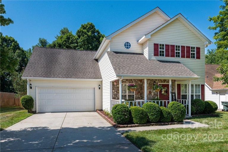 Photo 1 of 26 - 2719 Amber Crest Dr, Gastonia, NC 28052