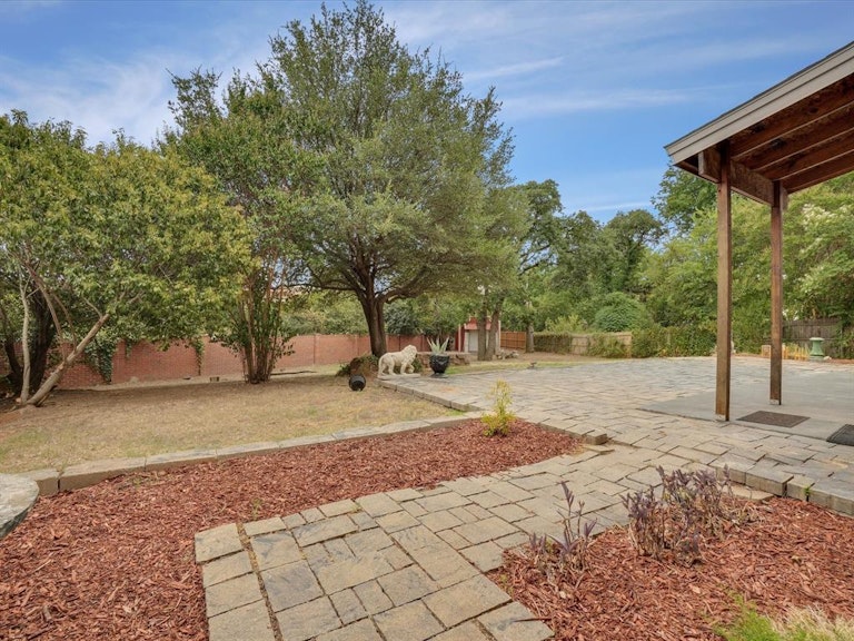 Photo 32 of 38 - 3910 Spring Meadow Ln, Flower Mound, TX 75028