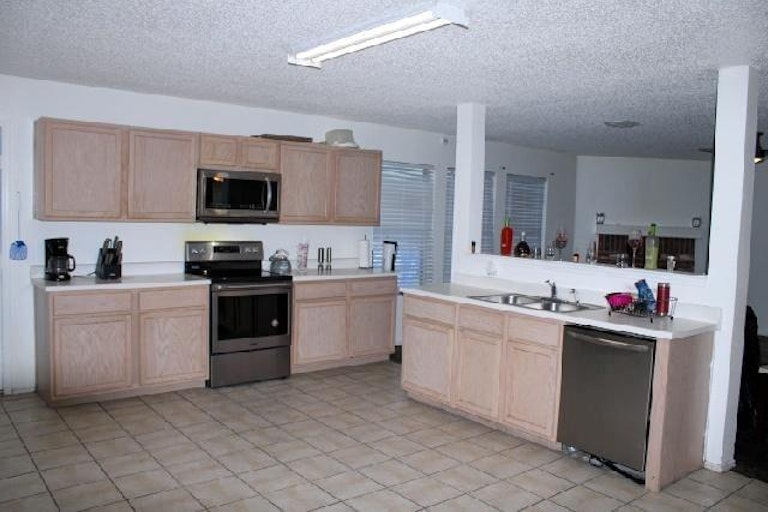 Photo 19 of 33 - 4220 Boxwood Dr, Balch Springs, TX 75180