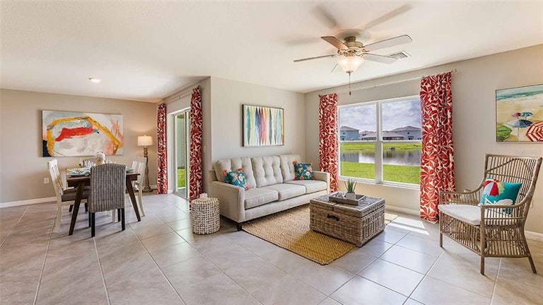 Photo 5 of 15 - 14071 Amero Ln, Spring Hill, FL 34609