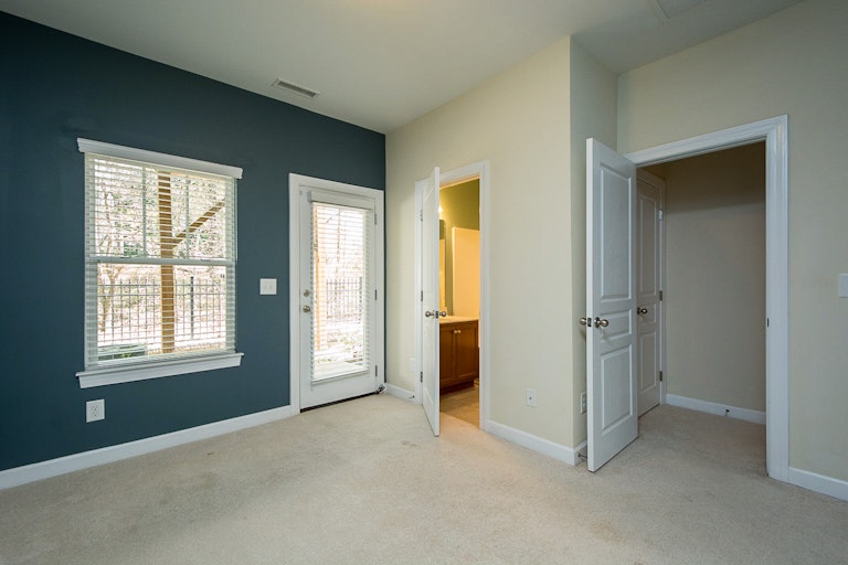 Photo 15 of 19 - 8016 Sycamore Hill Ln, Raleigh, NC 27612