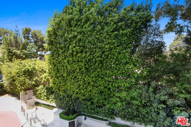 Photo 32 of 40 - 10601 Wilshire Blvd #404, Los Angeles, CA 90024