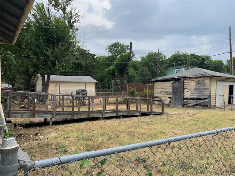 Photo 15 of 16 - 1734 Arizona Ave, Dallas, TX 75216