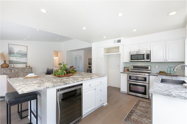 Photo 11 of 29 - 17201 Berlin Ln, Huntington Beach, CA 92649