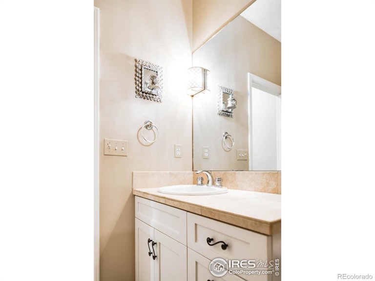 Photo 16 of 38 - 1468 Spring Creek Dr, Lafayette, CO 80026
