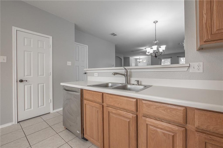Photo 11 of 23 - 6605 Charles Trl, McKinney, TX 75072